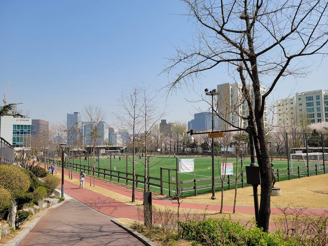 或客场比赛 或客场比赛